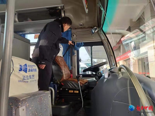 驻马店市公安局雪松派出所对辖区营运车辆动态监控开展大检查活动