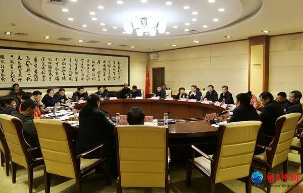 驿城区召开区委常委（扩大）会议