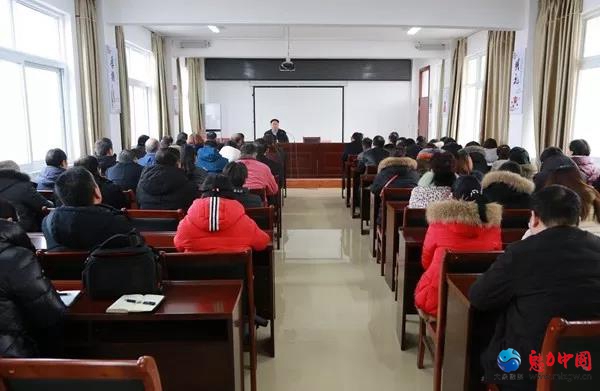 驻马店市驿城区委宣讲团走进雪松街道十三香社区宣讲党的十九届四中全会精神