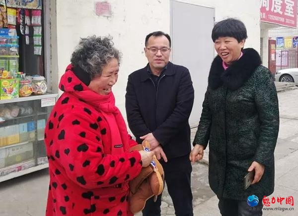驻马店市驿城区东风街道办事处慰问计生特扶家庭