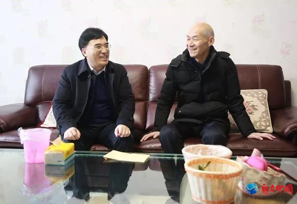 驻马店市驿城区委书记、区长毕启民看望慰问离退休老领导老干部和部分困难党员、困难职工
