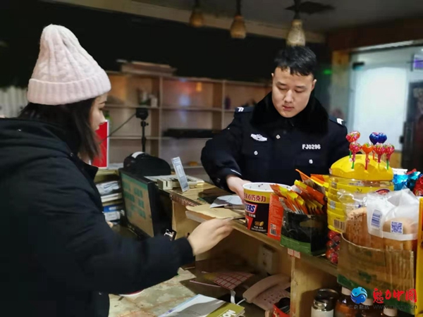 驻马店市公安局雪松派出所开展“百万警进千万家” 春节专题法治宣传活动