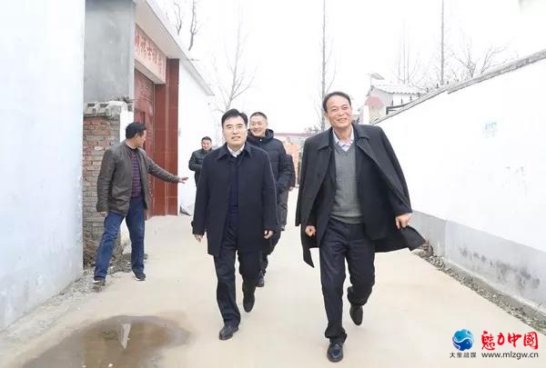 驻马店市副市长贾迎战深入蚁蜂镇鲁湾村看望慰问脱贫户