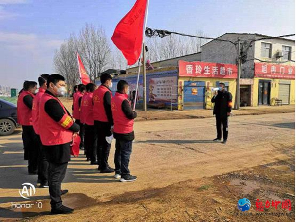 让党旗在防控疫情斗争第一线高高飘扬