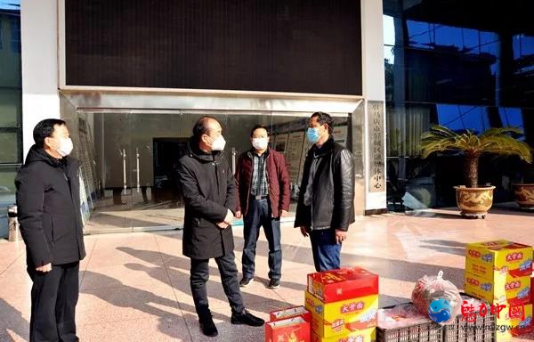 驻马店市驿城区总工会看望慰问抗疫一线记者